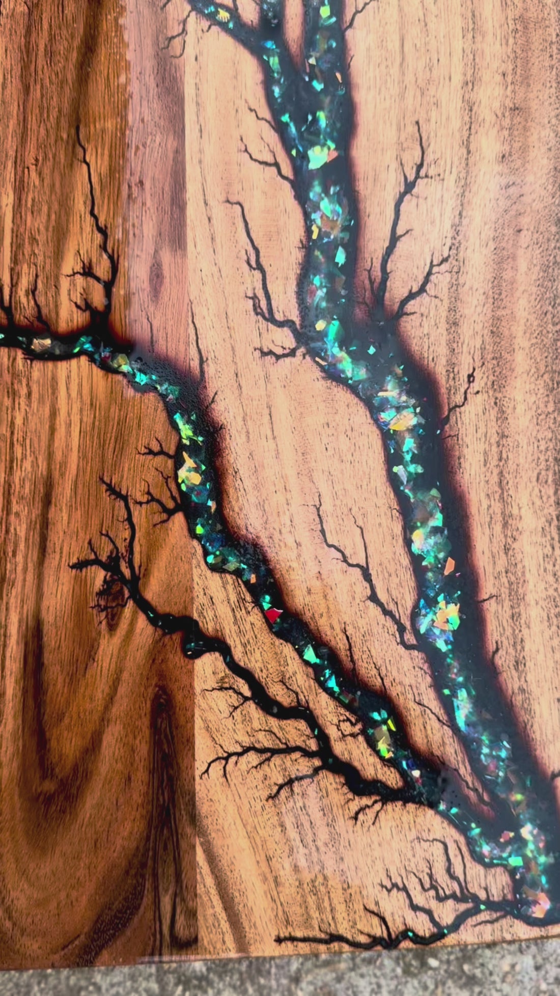 resin board video by Fractal Flow Designs – showcasing handcrafted Australian timber with opal-effect resin and fractal art. Luxury serving and charcuterie board, perfect gift for weddings, birthdays, and housewarmings, ships Australia-wide.